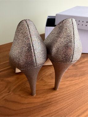 Vera Wang Lavender Label Glitter Peep Toe Platform Heels Champagne Gold